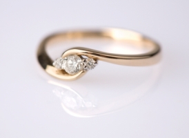 Three Diamond Ring \ 'T'