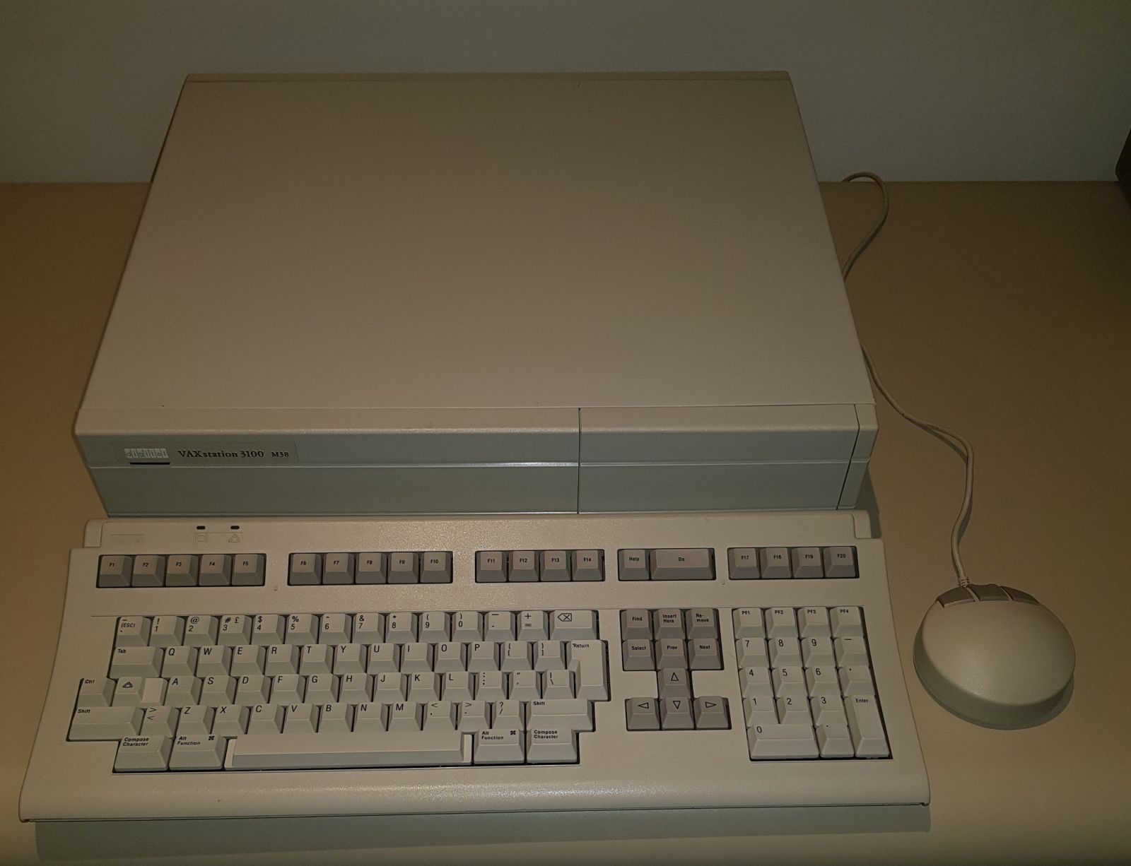 DEC MicroVAX 3100 M38 with 16Mb Memory, Keyboard and Mouse